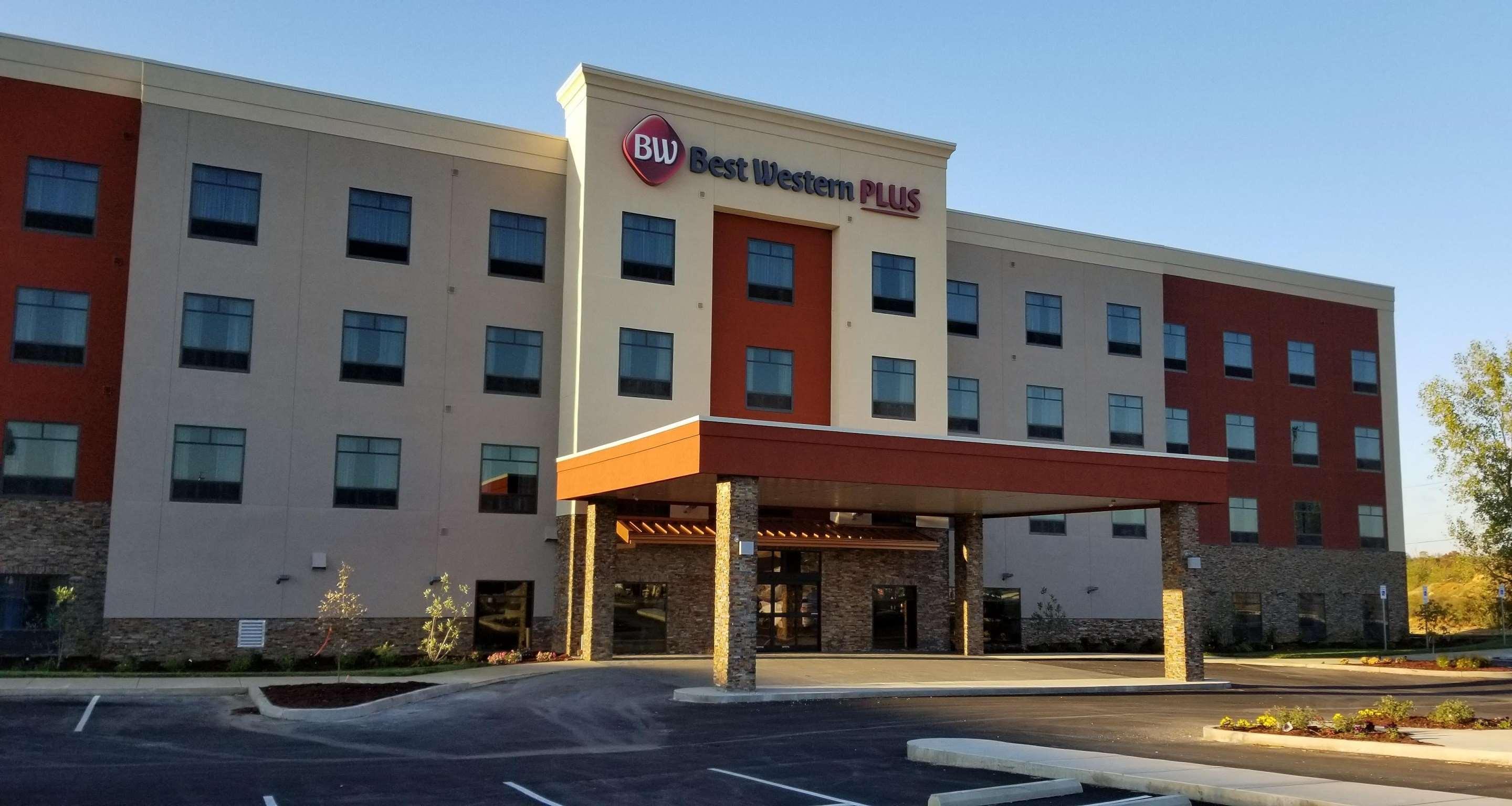 Western & Hotel 3*