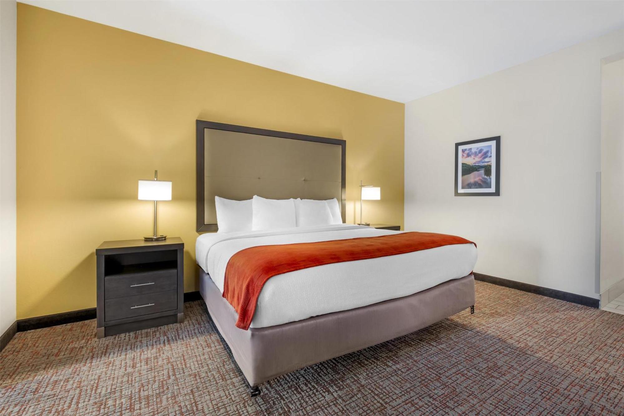 Western & Hotel