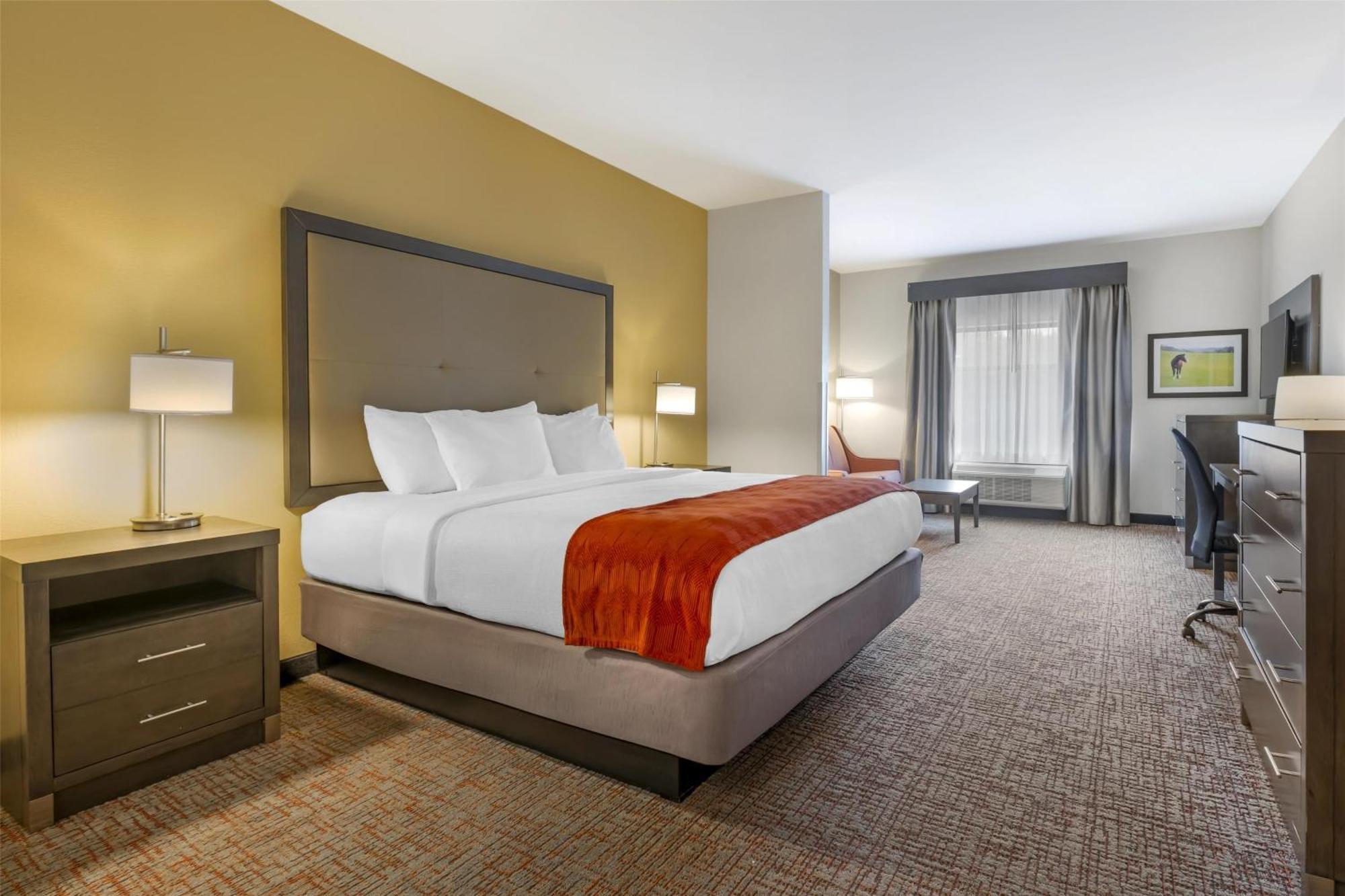 Western & Hotel 3*