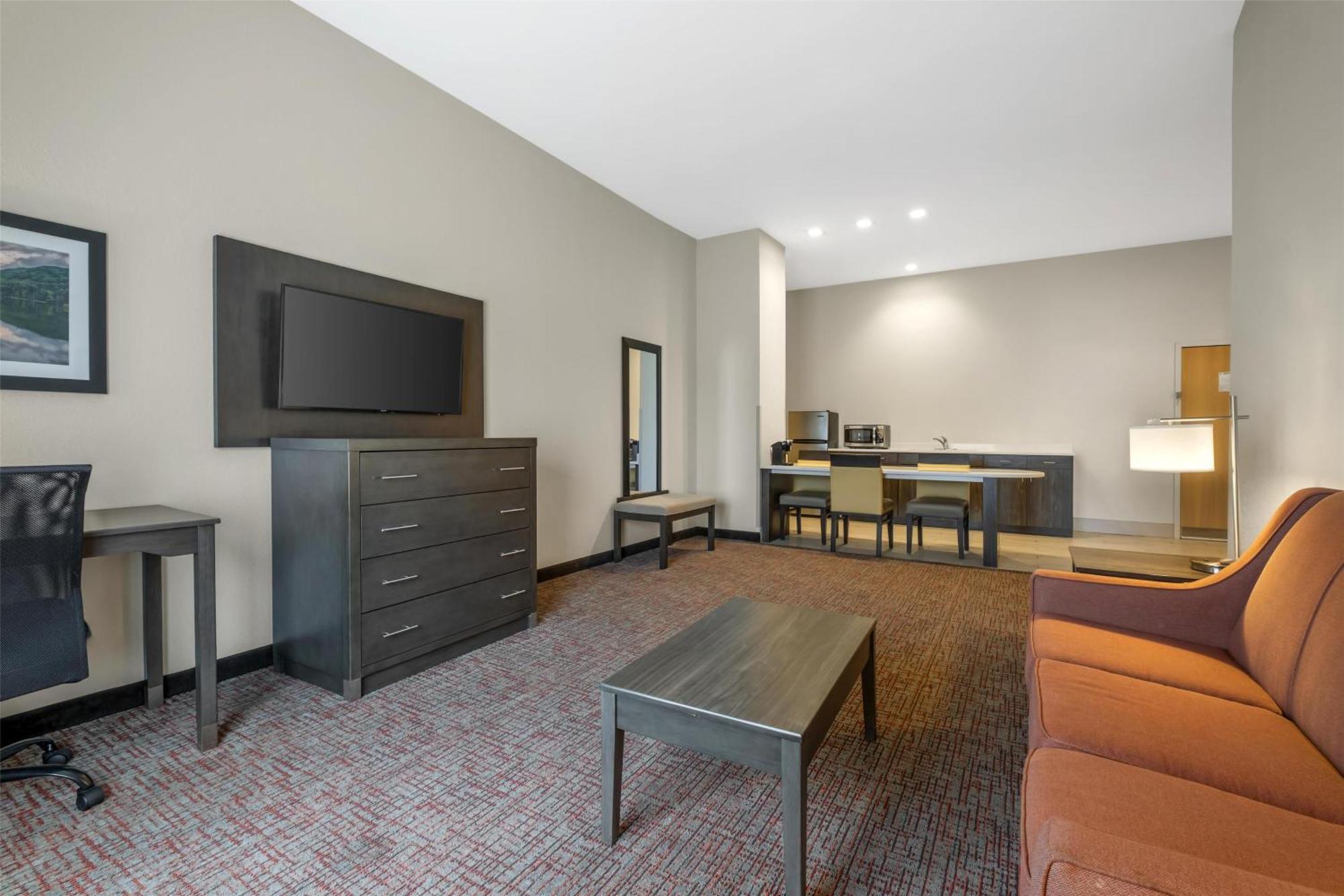 Western & Hotel 3*