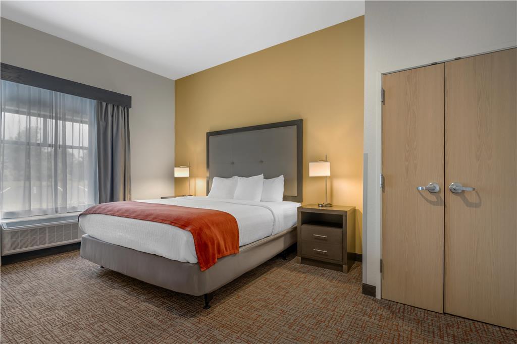 Western & Hotel 3*